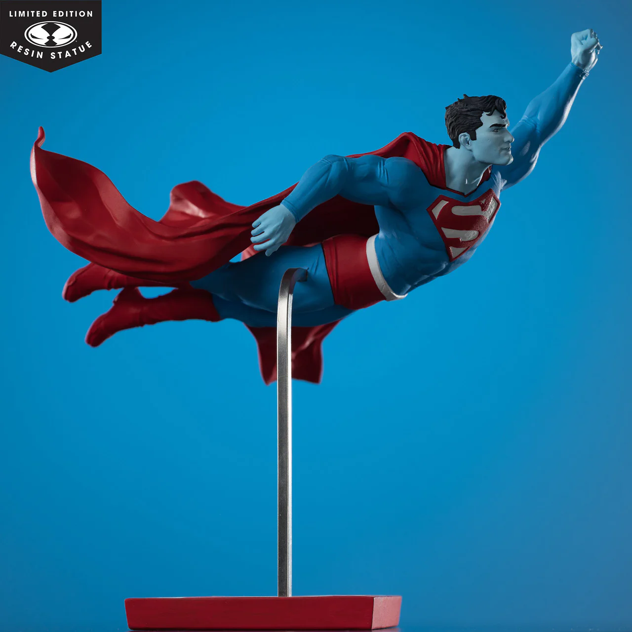 SUPERMAN by Lee Bermejo McFarlane Toys DC Direct Superman Red and Blue 1:10 Scale Limited Edition Statue - Image 5